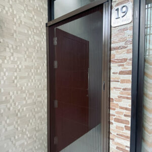 LIPAT-DOOR-PINTU-UTAMA