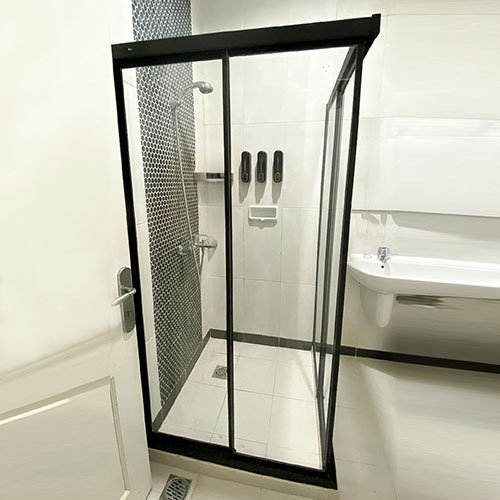 SHOWER-SCREEN-JAGAKARSA, sekat ruangan kamar mandi