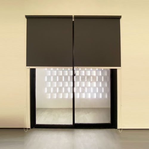 ROLLER BLIND onna