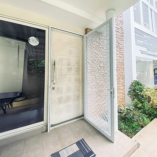 PINTU TRALIS ONNA, Pintu Exona