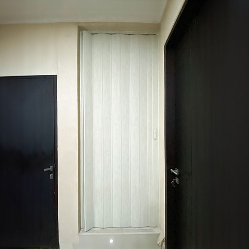 FOLDING-DOOR