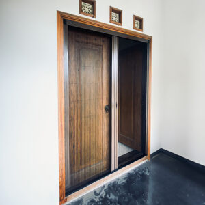 LIPAT-DOOR-CEMPAKA-PUTIH, pintu lipat