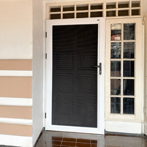 PINTU-BAJA-KEBAYORAN
