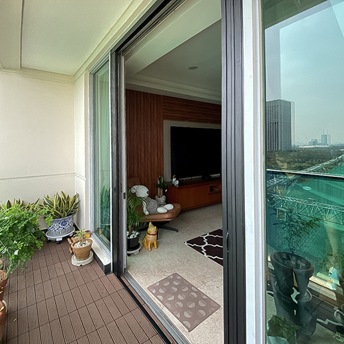 LIPAT-DOOR-SENAYAN