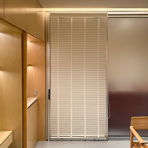 UV-BLINDS-PIK2
